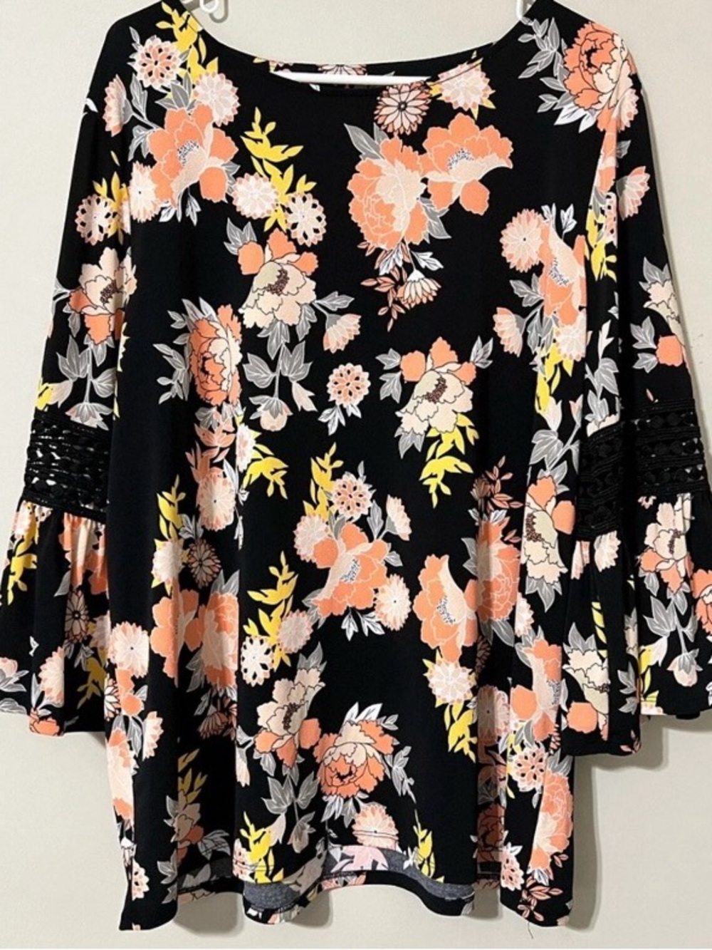 Black and Floral Ruby Road Women’s XL Top with 3/4 Bell Sleeves